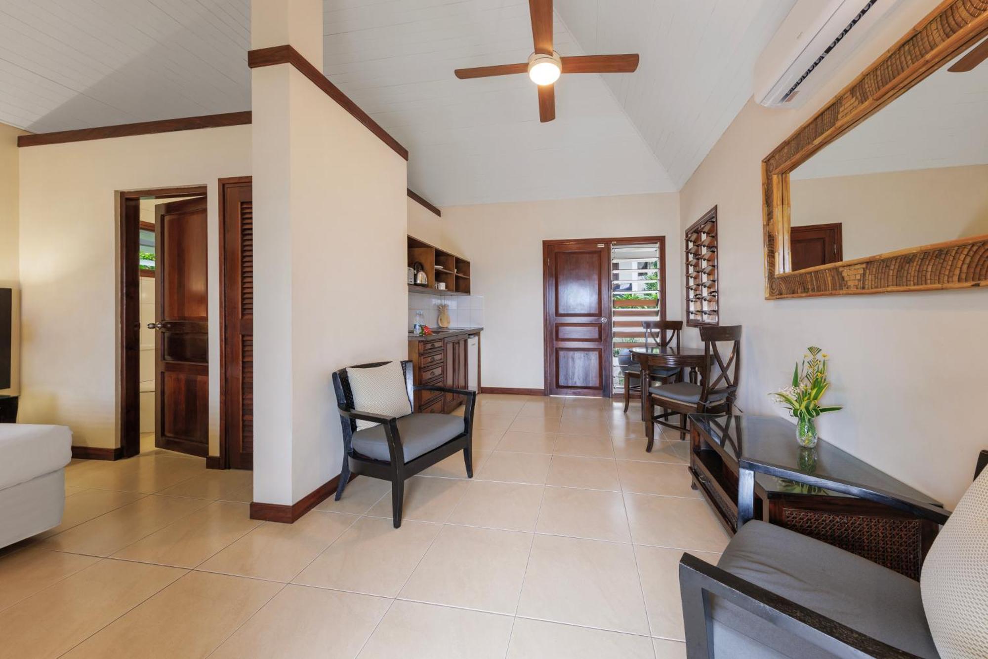 Mangoes Resort (Adults Only) Port Vila Exterior photo