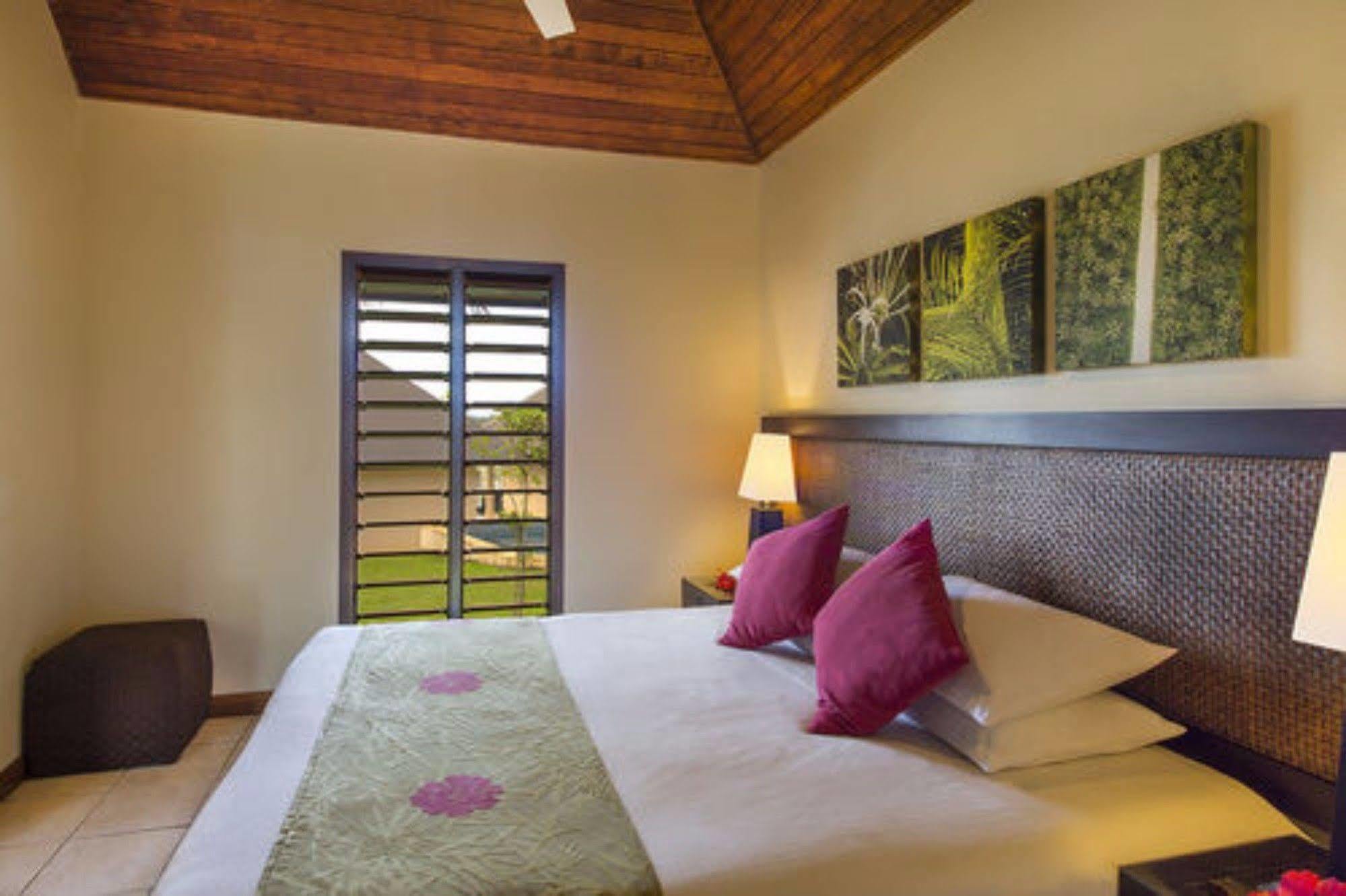 Mangoes Resort (Adults Only) Port Vila Exterior photo